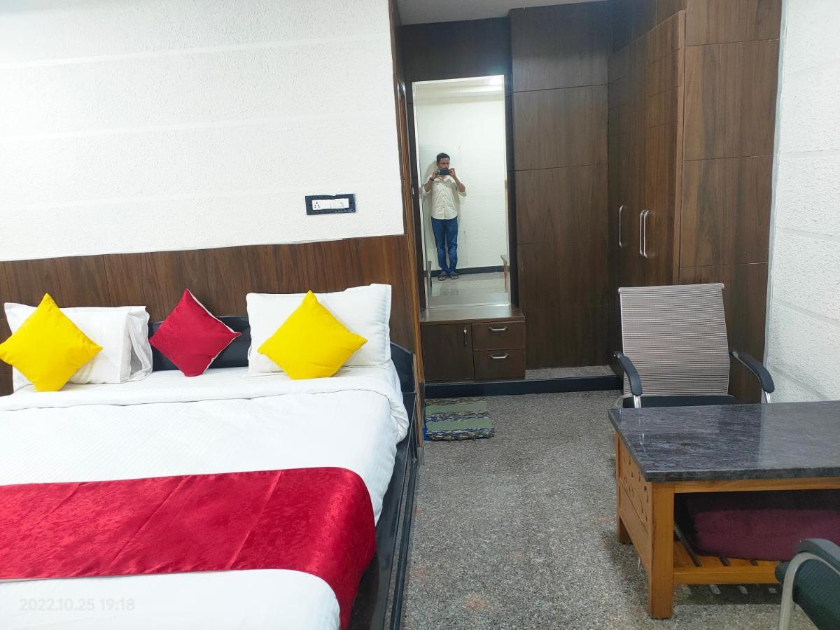 Hotel New Maruthi Inn, Lb Nagar ไฮเดอราบัด ภายนอก รูปภาพ