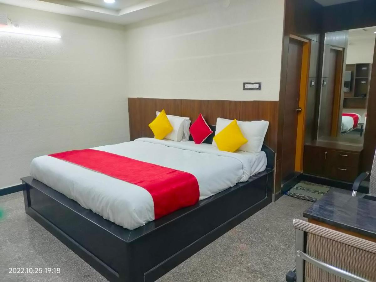 Hotel New Maruthi Inn, Lb Nagar ไฮเดอราบัด ภายนอก รูปภาพ