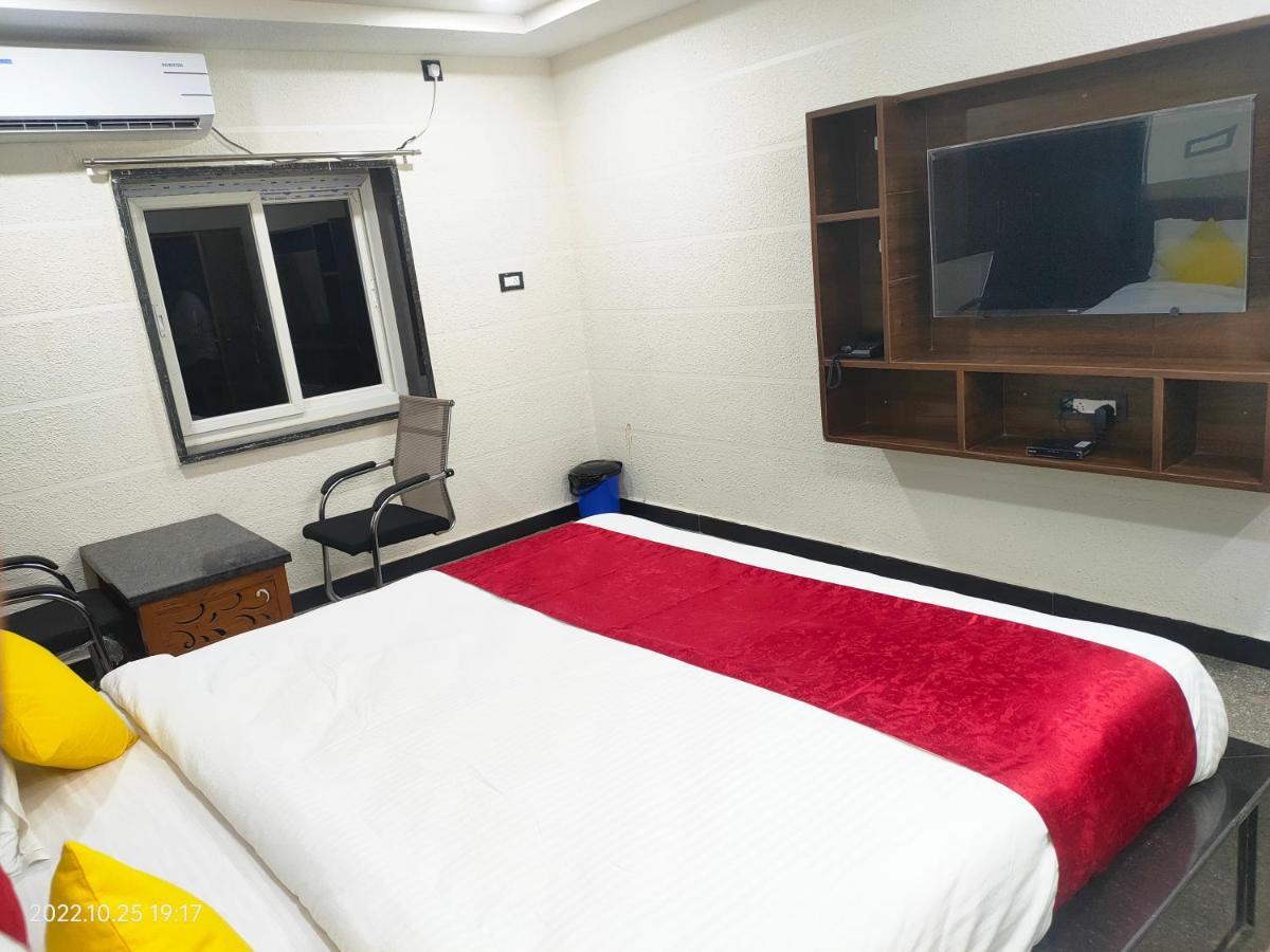 Hotel New Maruthi Inn, Lb Nagar ไฮเดอราบัด ภายนอก รูปภาพ
