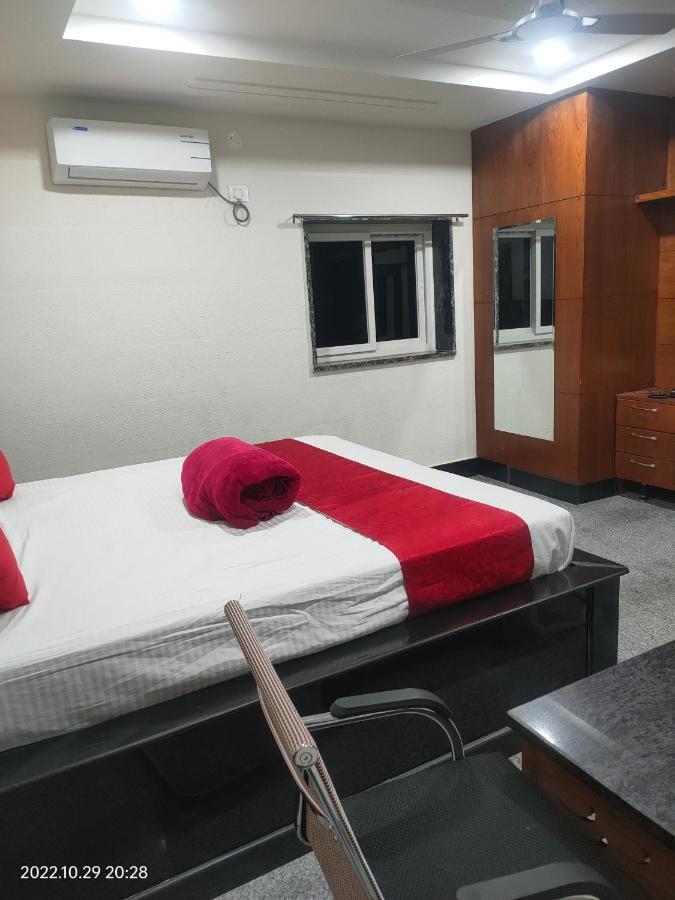 Hotel New Maruthi Inn, Lb Nagar ไฮเดอราบัด ภายนอก รูปภาพ