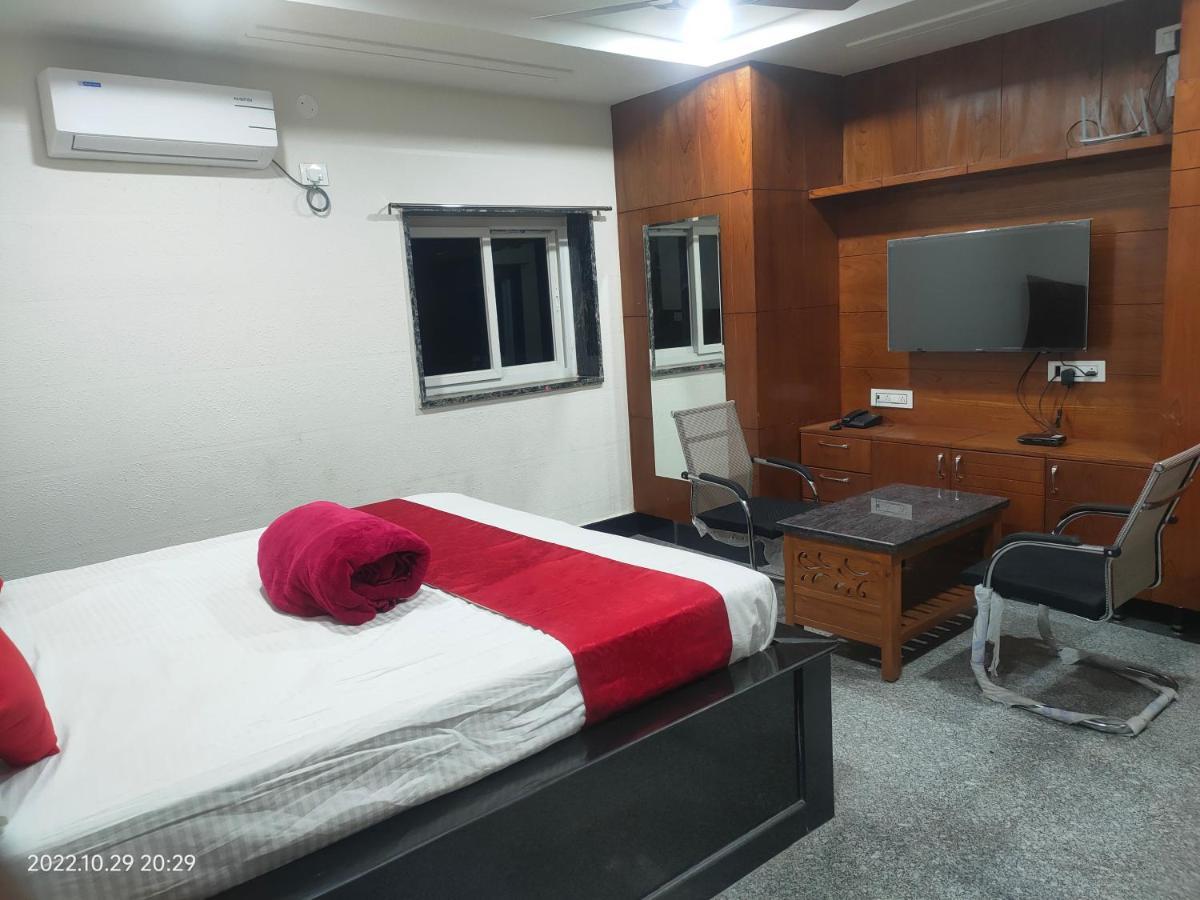 Hotel New Maruthi Inn, Lb Nagar ไฮเดอราบัด ภายนอก รูปภาพ