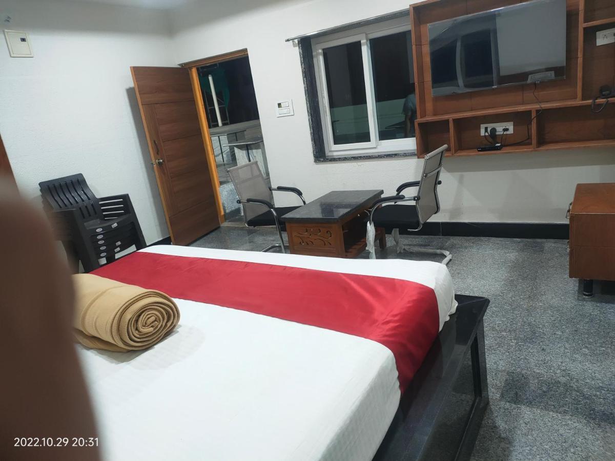 Hotel New Maruthi Inn, Lb Nagar ไฮเดอราบัด ภายนอก รูปภาพ