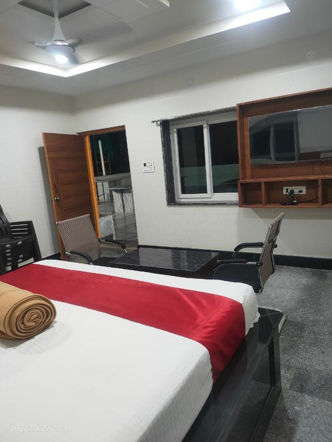 Hotel New Maruthi Inn, Lb Nagar ไฮเดอราบัด ภายนอก รูปภาพ