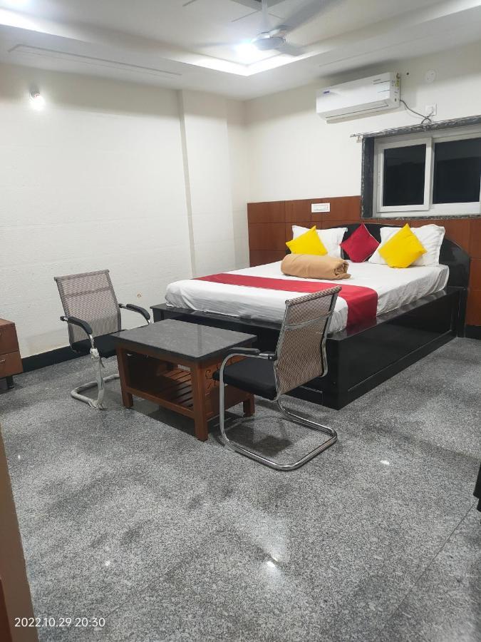 Hotel New Maruthi Inn, Lb Nagar ไฮเดอราบัด ภายนอก รูปภาพ