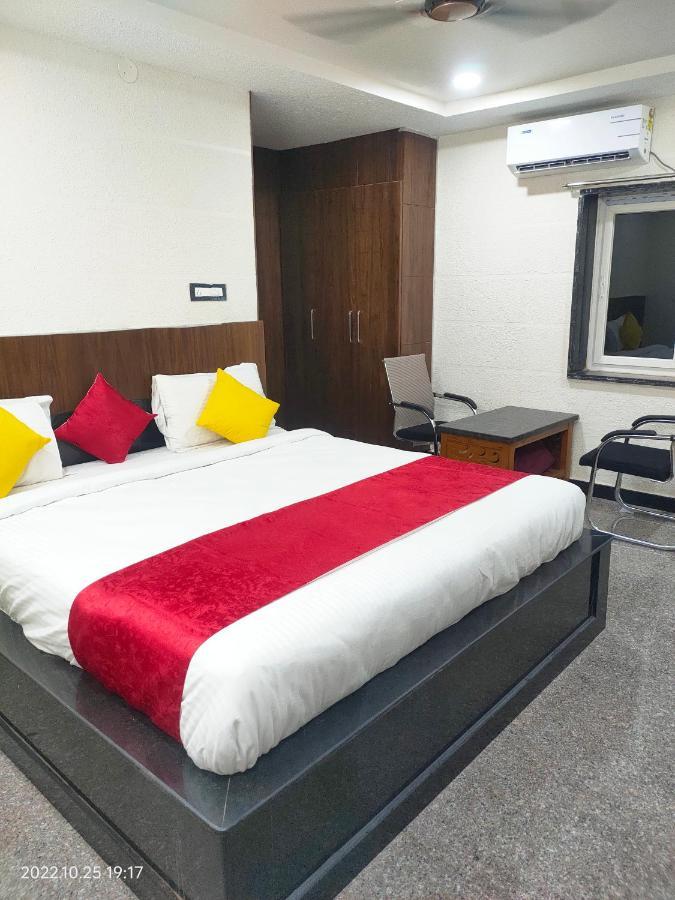 Hotel New Maruthi Inn, Lb Nagar ไฮเดอราบัด ภายนอก รูปภาพ