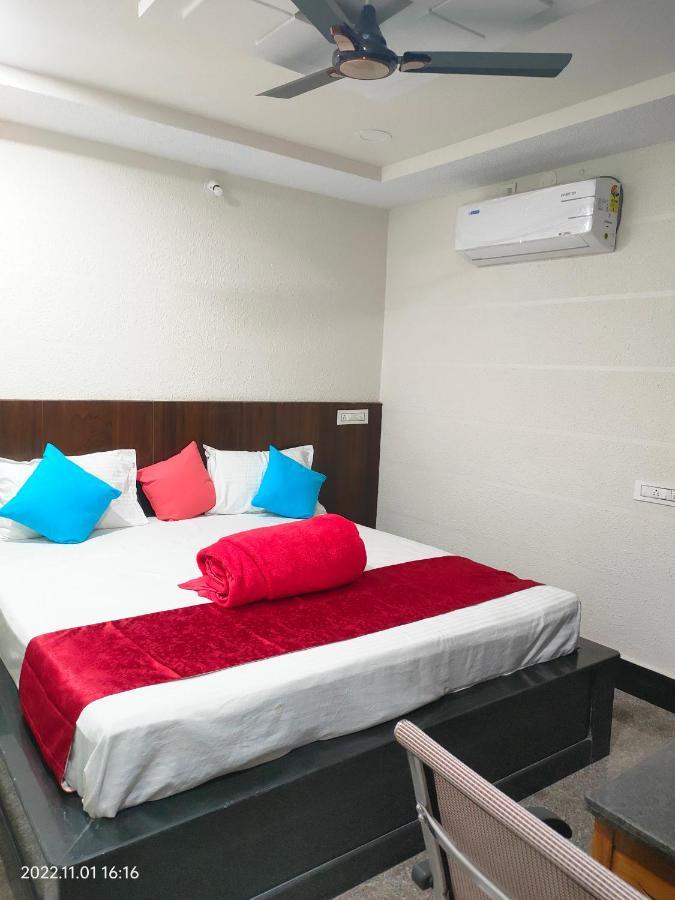 Hotel New Maruthi Inn, Lb Nagar ไฮเดอราบัด ภายนอก รูปภาพ