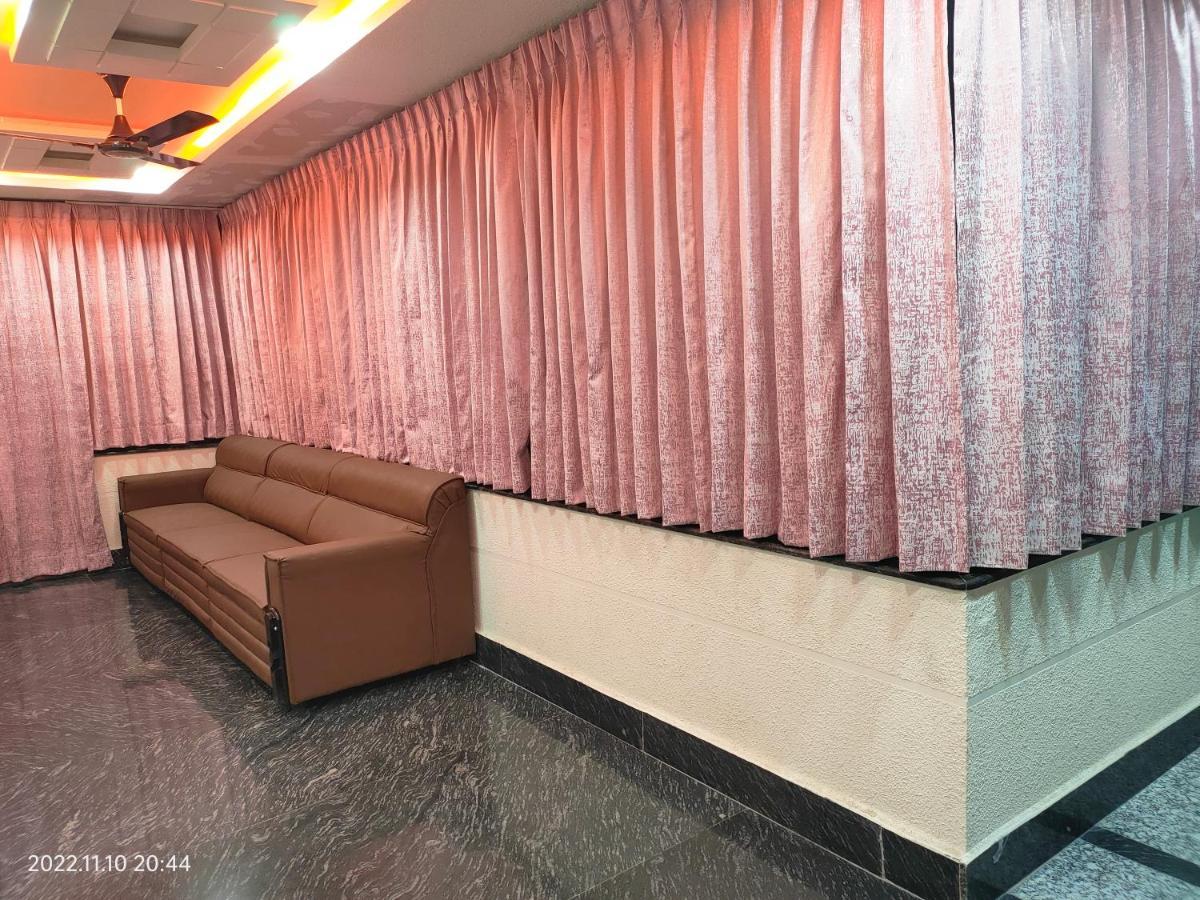 Hotel New Maruthi Inn, Lb Nagar ไฮเดอราบัด ภายนอก รูปภาพ