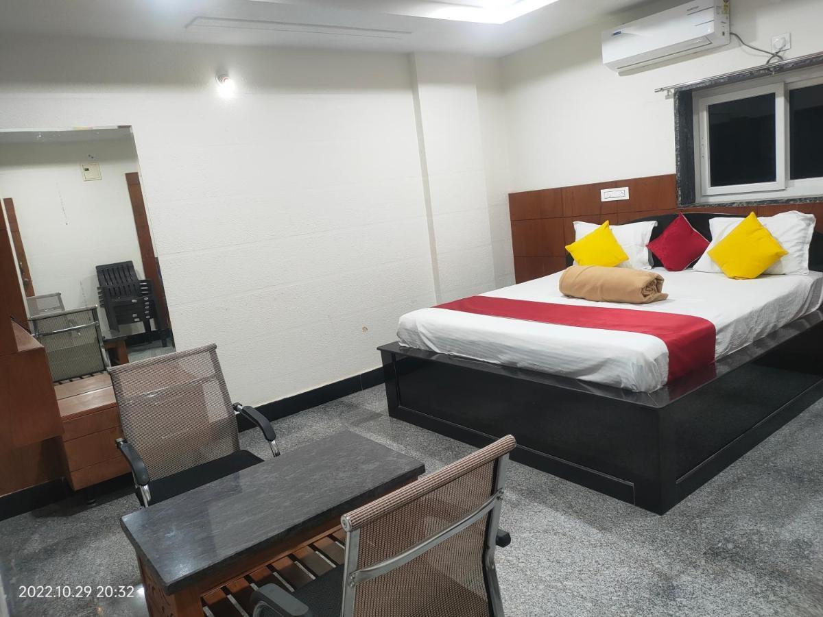 Hotel New Maruthi Inn, Lb Nagar ไฮเดอราบัด ภายนอก รูปภาพ