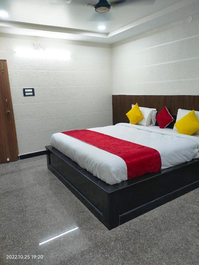 Hotel New Maruthi Inn, Lb Nagar ไฮเดอราบัด ภายนอก รูปภาพ