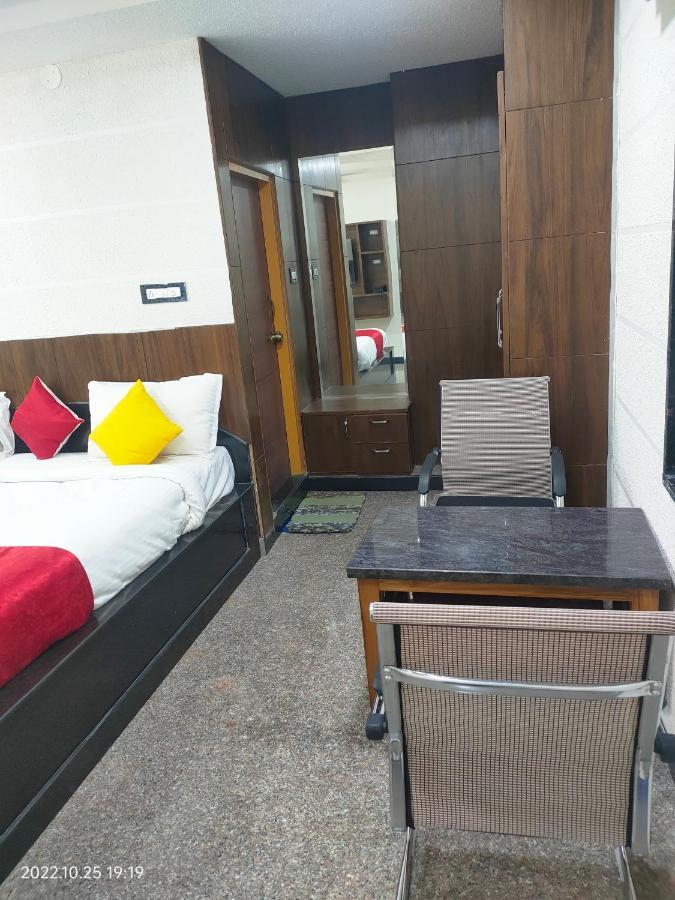 Hotel New Maruthi Inn, Lb Nagar ไฮเดอราบัด ภายนอก รูปภาพ