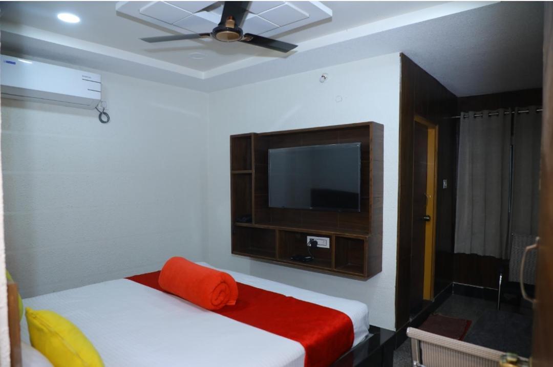 Hotel New Maruthi Inn, Lb Nagar ไฮเดอราบัด ภายนอก รูปภาพ