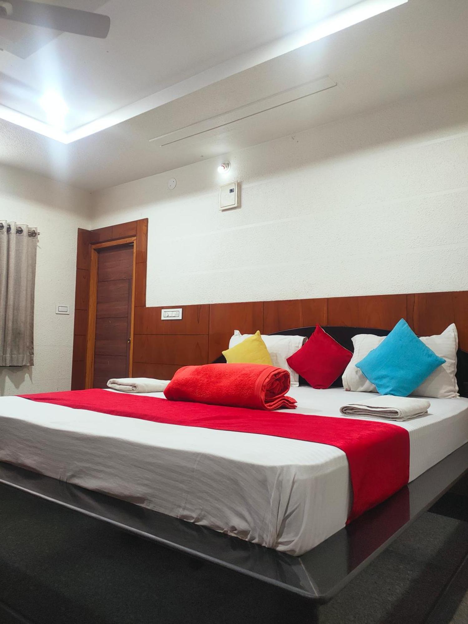Hotel New Maruthi Inn, Lb Nagar ไฮเดอราบัด ภายนอก รูปภาพ