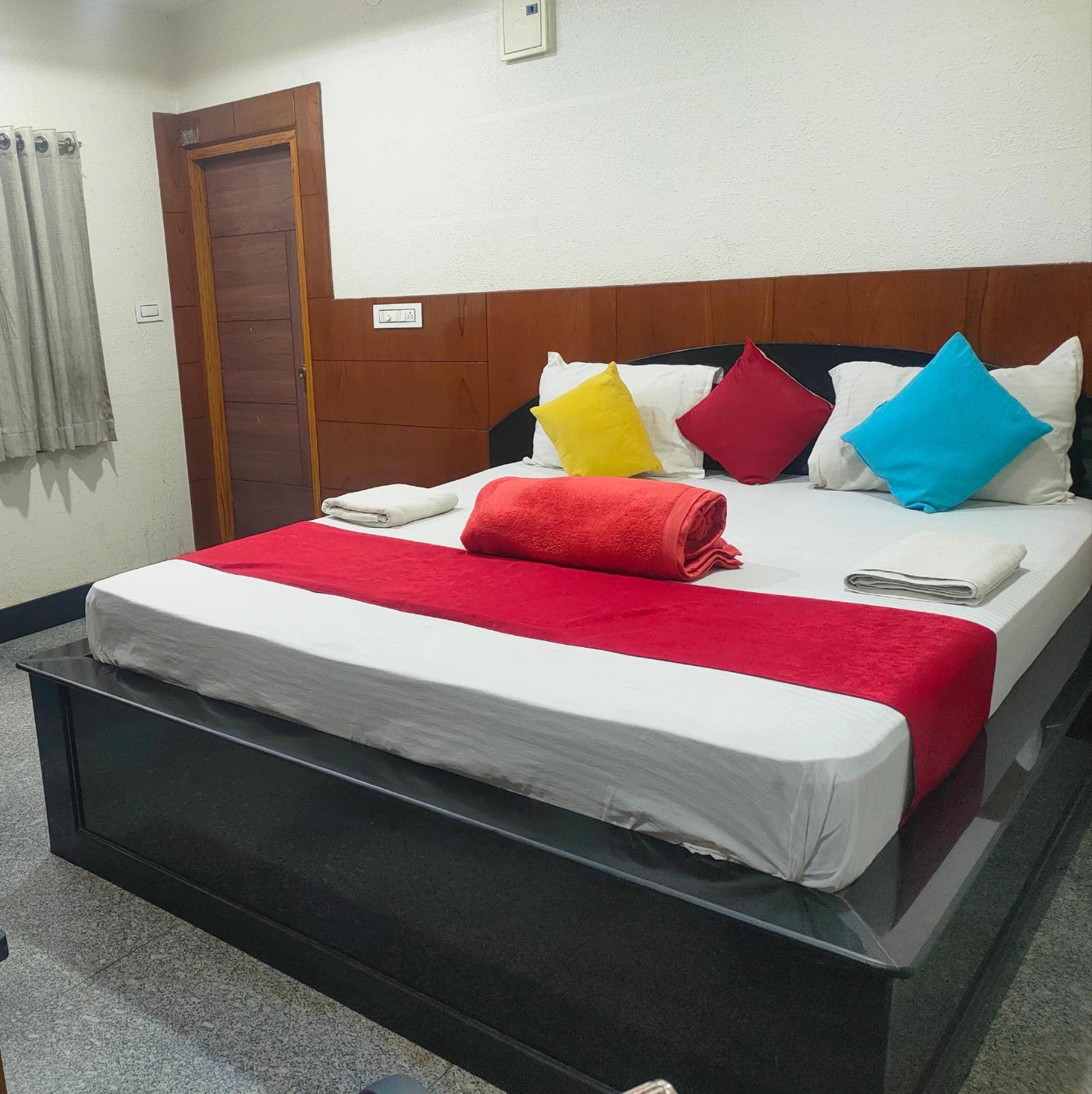 Hotel New Maruthi Inn, Lb Nagar ไฮเดอราบัด ภายนอก รูปภาพ